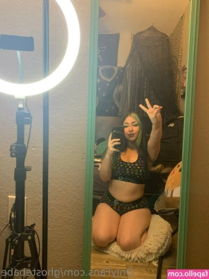 ghostebabe - Bow before the beauty and perfection of your Mistress!