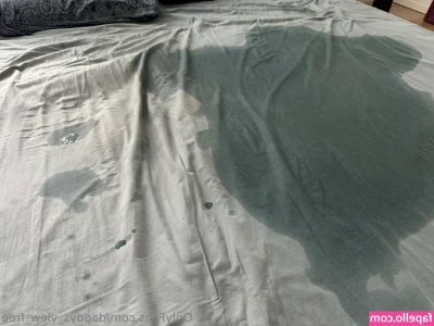 daddys_view_free [ daddys-view-free ] - Rubbing oil on my ass   twerking   booty pics