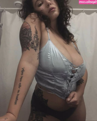 Sophoulla [ sophoulla-1 ] - Giving face imagine fucking it