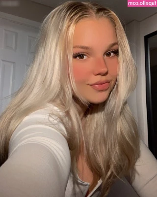 avarose.fit [ avarose-fit ] - Been rocking the space buns this week. Should I wear my hair like