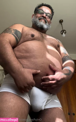 chileanchubby - I need more chain to hook my wrists to my thighs 😬