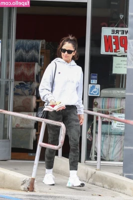 Minka Kelly [ minka-kelly ] - Today I dreamed that I was naked in the men's locker room, it was not