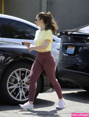 Minka Kelly [ minka-kelly ] - Peep my hairy pussy from the back.. 🤤