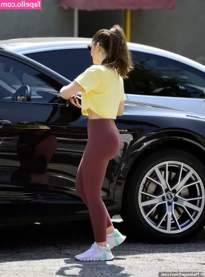 Minka Kelly [ minka-kelly ] - Always a goodie 💋💋 Love flashing my pussy outside!!!! And my