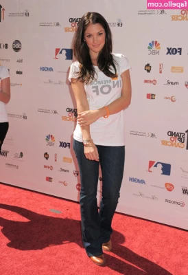 Minka Kelly [ minka-kelly ] - Working my Muscle Boi-Pussy in