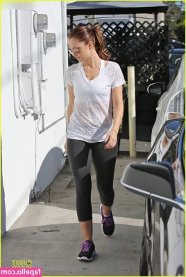 Minka Kelly [ minka-kelly ] - Hairy armpits and squishy titties