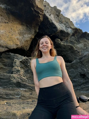 jubileebubfree - Can I hire someone to constantly grope my #tits for me? 😱😜