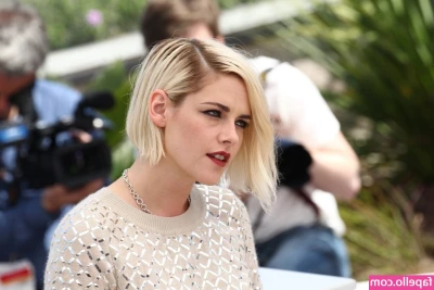 Kristen Stewart [ kristen-stewart ] - ✨🍑✨ having a lot of fun with these hehe xox