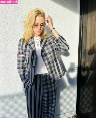 Kristen Stewart [ kristen-stewart ] - 你老婆在廚房忙碌的樣子