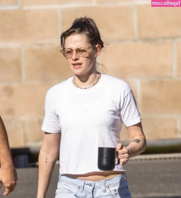 Kristen Stewart [ kristen-stewart ] - Playing with my pp before bed 🥰🥰🥰