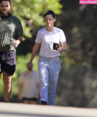 Kristen Stewart [ kristen-stewart ] - Feeling generous vibes  SMASH THAT LIKE on all my posts and DM me the