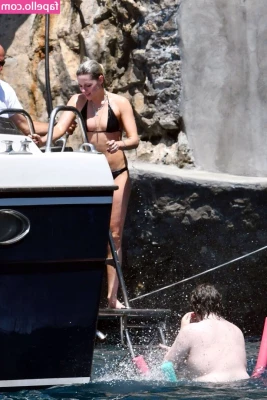 Kristen Stewart [ kristen-stewart ] - would u rather ride me or i ride u