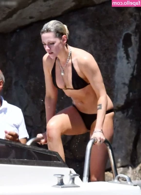Kristen Stewart [ kristen-stewart ] - Yes another booty post
