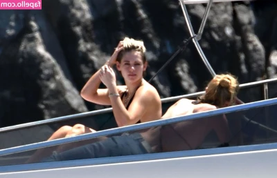 Kristen Stewart [ kristen-stewart ] - Ops.. ho fatto la troietta anche oggi con le mutandine in figa 🥵