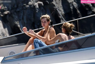 Kristen Stewart [ kristen-stewart ] - As the last rose of summer fades away   xxx Ashlyn