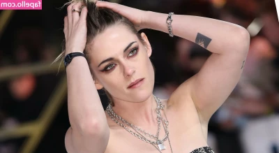 Kristen Stewart [ kristen-stewart ] - Some innocent nudes I took before going into town c: I’ll be doing