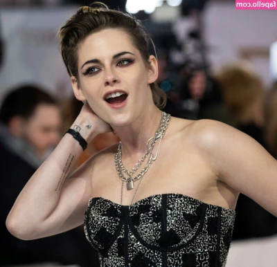Kristen Stewart [ kristen-stewart ] - Mmmm love rubbing cum into my face after I swallow some of it