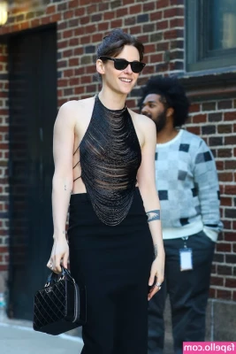 Kristen Stewart [ kristen-stewart ] - One of Kate's best...amazing long tantric cock massages!   Watch the