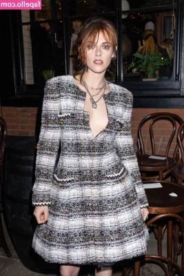 Kristen Stewart [ kristen-stewart ] - Cum let me stretch you out
