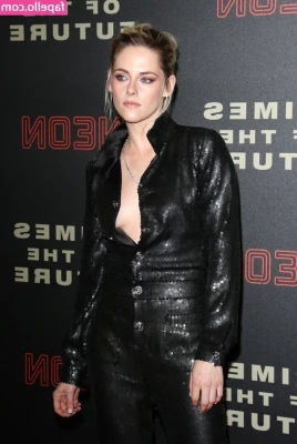 Kristen Stewart [ kristen-stewart ] - Personalized SPH shows that little shrimp to the DM🍤🤏🏽😂