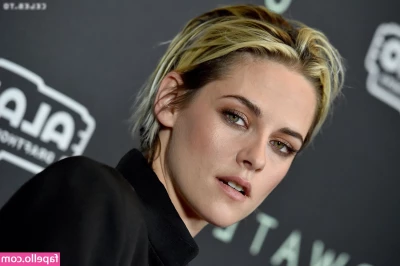 Kristen Stewart [ kristen-stewart ] - about to get on cam. i'll be on until 2pm est. i know, its the middle