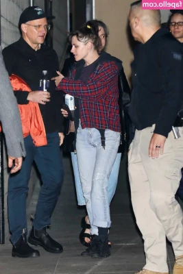 Kristen Stewart [ kristen-stewart ] - I have a really hot video for you 😜🍽 it'll be in your messages
