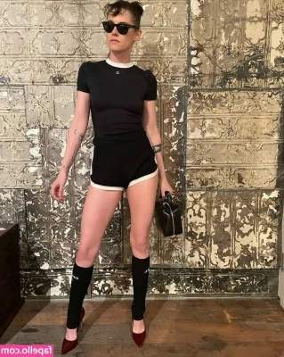 Kristen Stewart [ kristen-stewart ] - Wo würden deine Blicke zuerst hinwandern  Schreib es mir in den