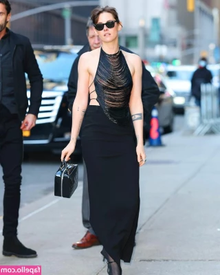 Kristen Stewart [ kristen-stewart ] - Red lights