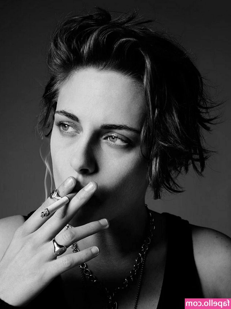Kristen Stewart [ kristen-stewart ] - Strange day  would you send me a tip so I can feel better