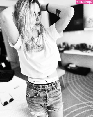 Kristen Stewart [ kristen-stewart ] - I only 1 more spot left in my January VIP ROOM!! Message me a