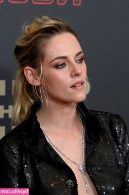 Kristen Stewart [ kristen-stewart ] - rest your mug on it :)