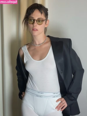 Kristen Stewart [ kristen-stewart ] - Jerking before bed. Good night my loves 😍😍💋💋😘😘