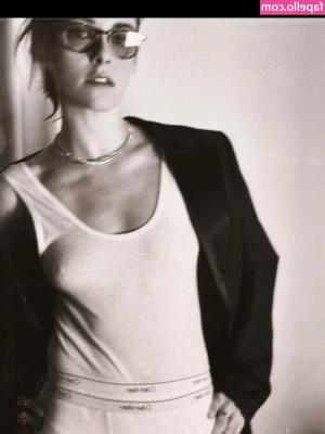 Kristen Stewart [ kristen-stewart ] - A little fresh out of the shower shot for you 🚿 🧼 😉