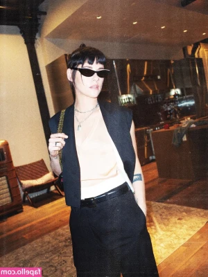 Kristen Stewart [ kristen-stewart ] - Blurry ass pic to brighten your day <3
