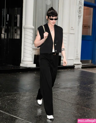 Kristen Stewart [ kristen-stewart ] - I know they don't look too big, but my boobies feel enormous to me