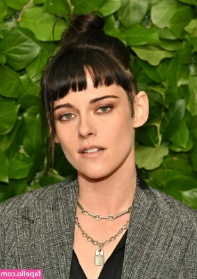 Kristen Stewart [ kristen-stewart ] - OMG ITS MY BIRTHDAY BABE!! TIP FOR A TREAT 👅🎊🎉😈 Help me