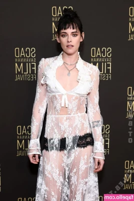 Kristen Stewart [ kristen-stewart ] - I look like I’m waiting for something..😈