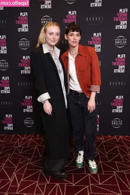 Kristen Stewart [ kristen-stewart ] - Ti eccito con le pinze per i capezzoli? 😜  I excite you with