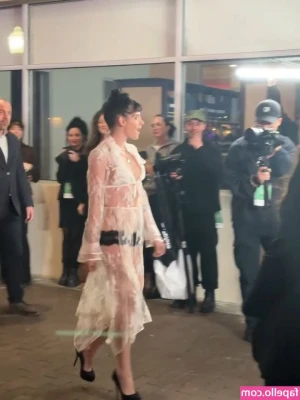 Kristen Stewart [ kristen-stewart ] - I see you, do you see me!?! 🧐