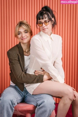 Kristen Stewart [ kristen-stewart ] - Happy to be blessed with breasts AND ass 😏😂💕