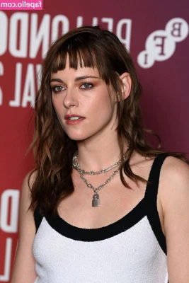 Kristen Stewart [ kristen-stewart ] - Weekly video preview. 1 minute grinding on my pillow sesh, with some