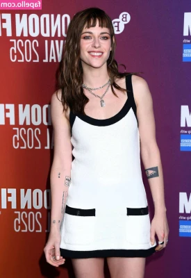 Kristen Stewart [ kristen-stewart ] - showing off my little boobs for you today?🤤 Do you like