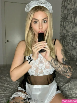 lyamissy - I m bored  Entertain me with
