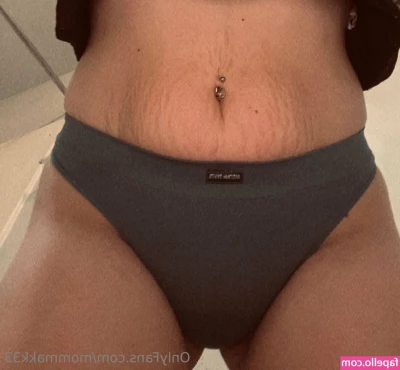 mommakk33 - Im still   come on baby  help me to get ready for a shower