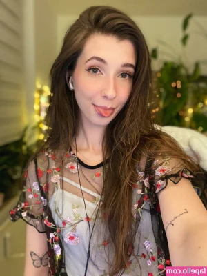 basostream - No panties 😉 @lucyymfc