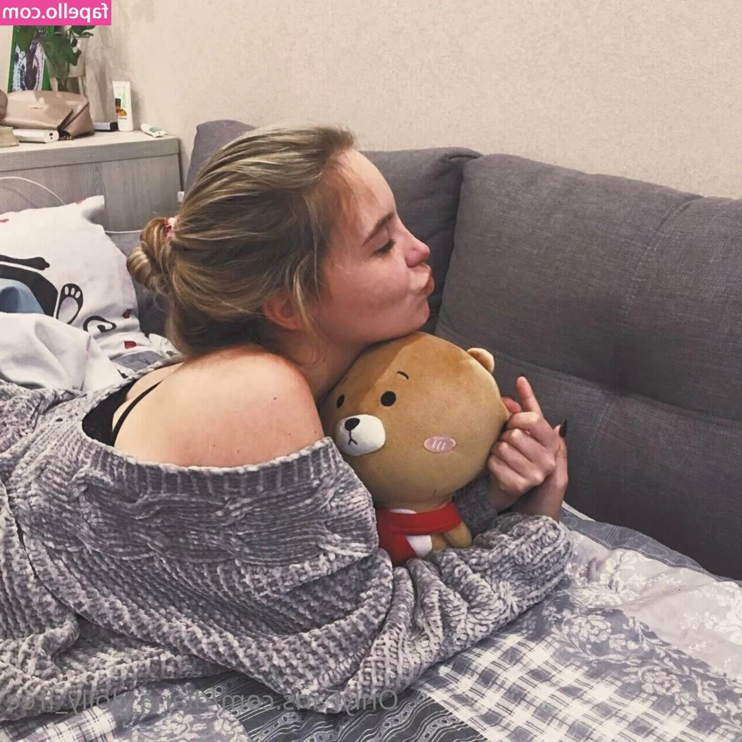 sexy_schoolgil [ sexy-schoolgil ] - Long & Hard Monday 😏, wanna see why? Dm me now