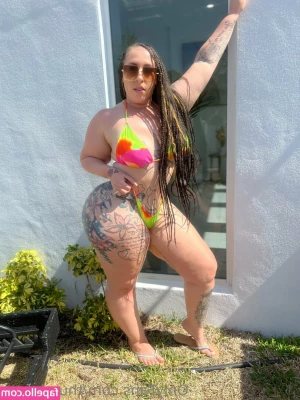 thundafans - Which looks prettier  my nails or pussy     PS  You pay pamper me 