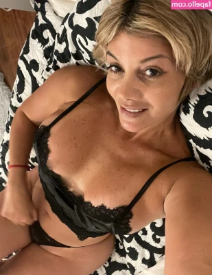 Monicest - My tits would fit in your hand, what do you think?😏 Meus peitos