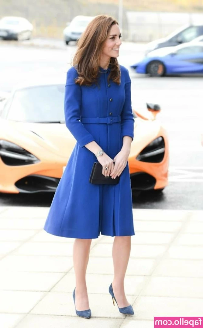 Kate Middleton [ kate-middleton ] - What do you think about my accessoir around my neck? 😈😼