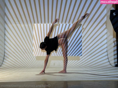 showmethemoni [ showmethemoni-1 ] - Check out my paintings 🎨  And my booty 🍑